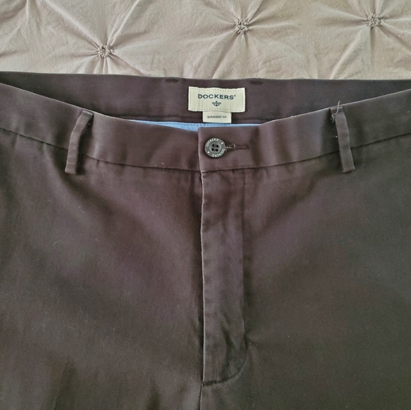 Men's flat front Dockers pants - Picture 2 of 4